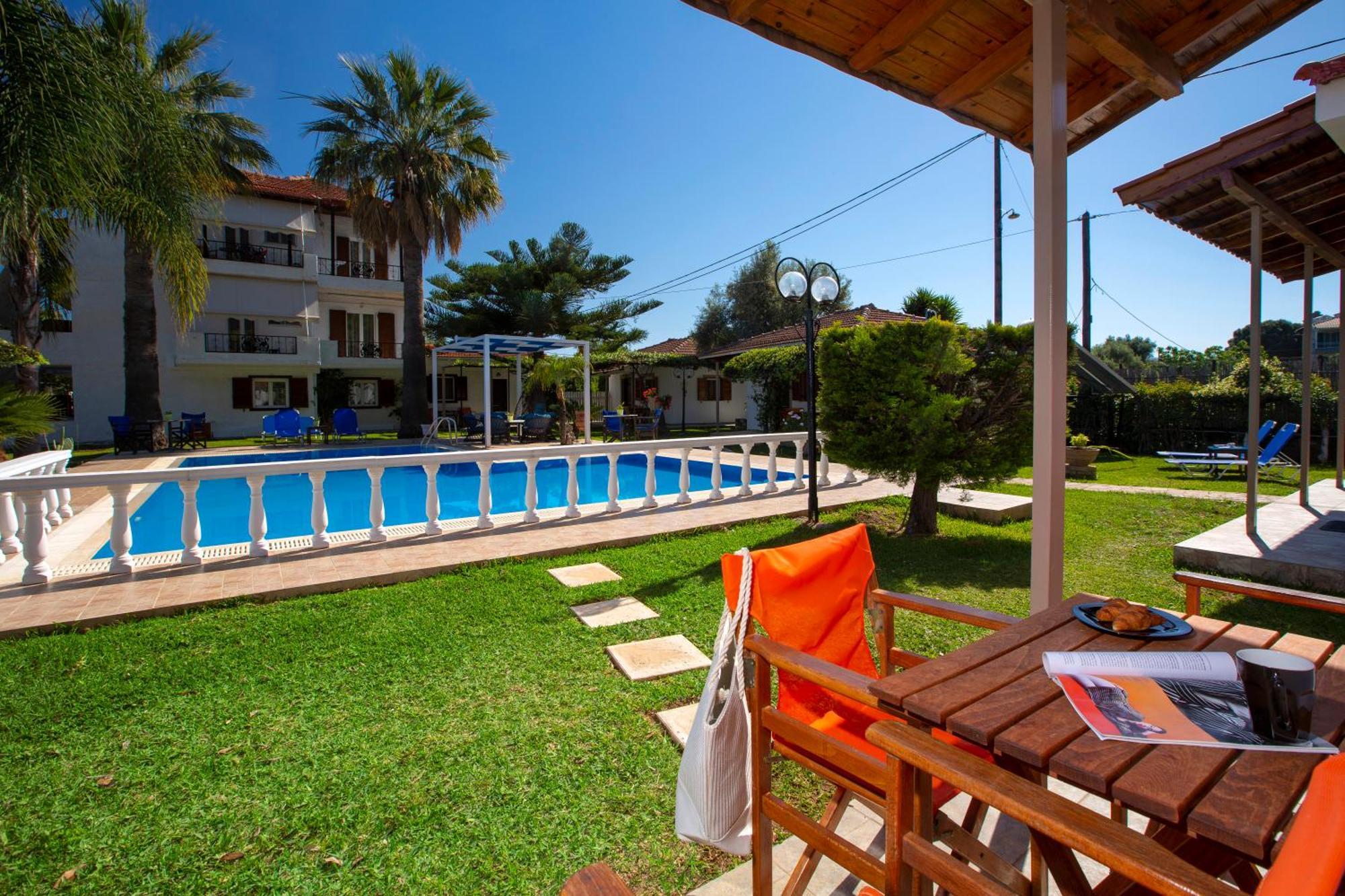 Villa Dimitris Apartments & Bungalows Frínion Екстериор снимка