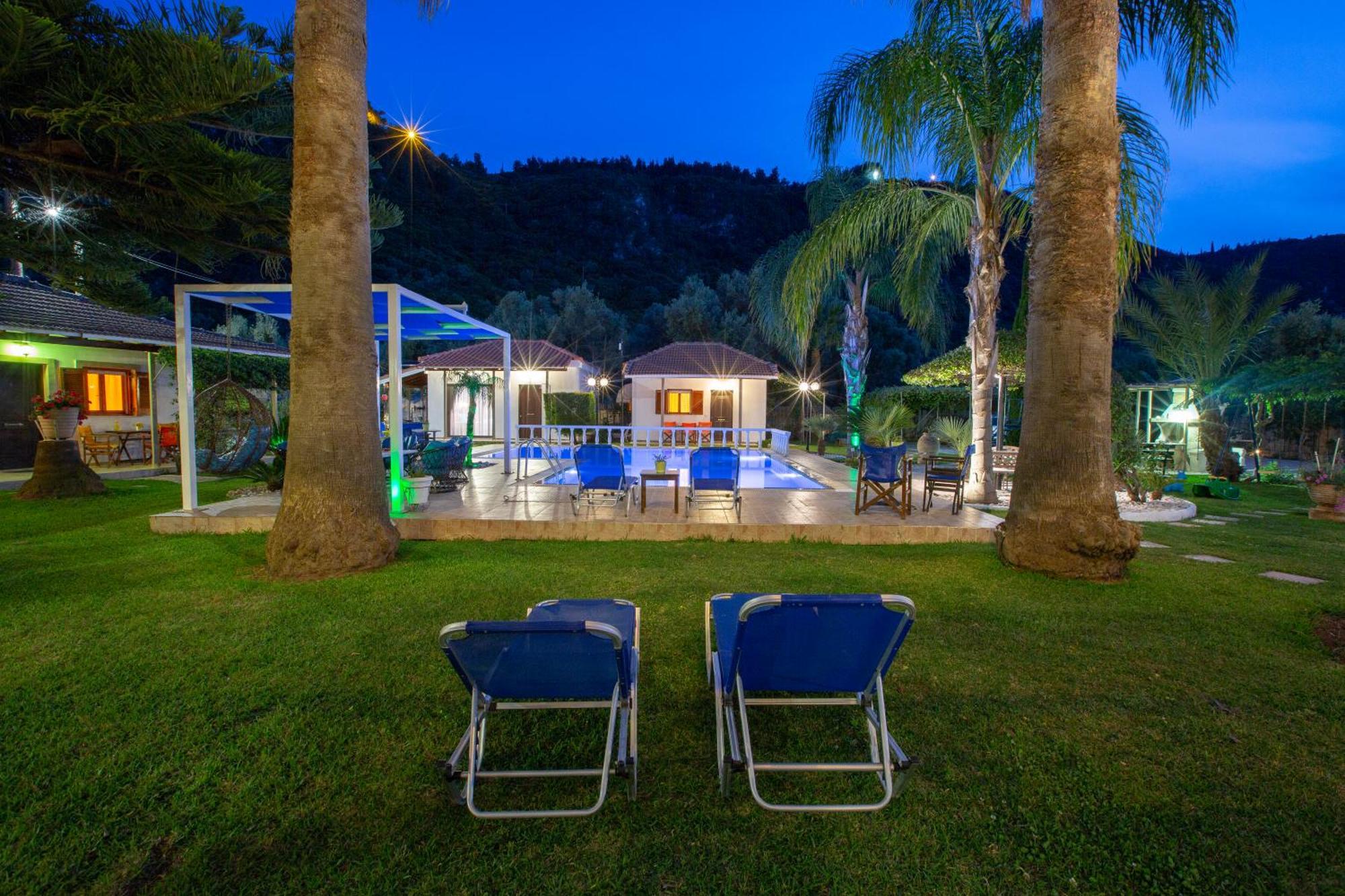 Villa Dimitris Apartments & Bungalows Frínion Екстериор снимка