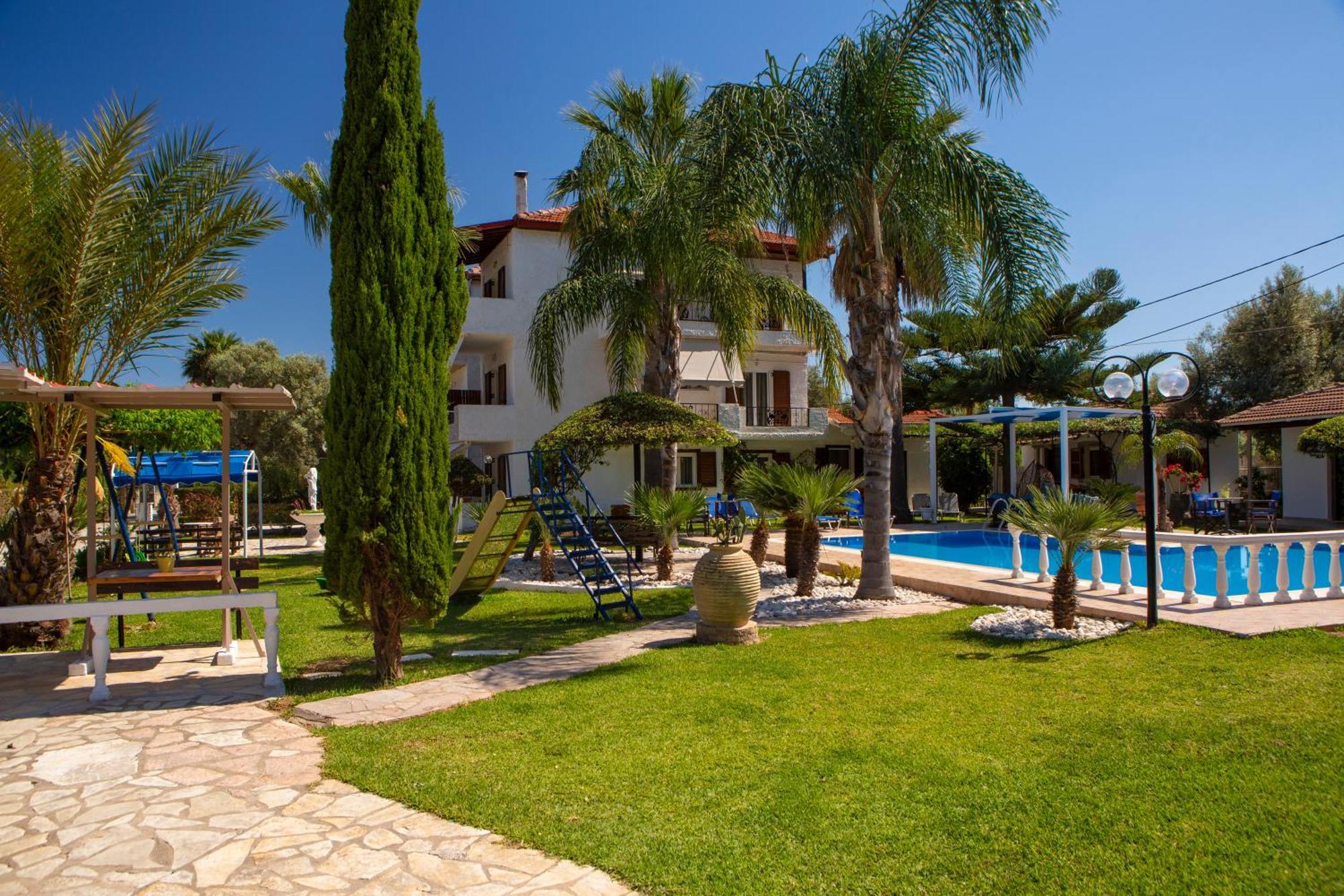 Villa Dimitris Apartments & Bungalows Frínion Екстериор снимка