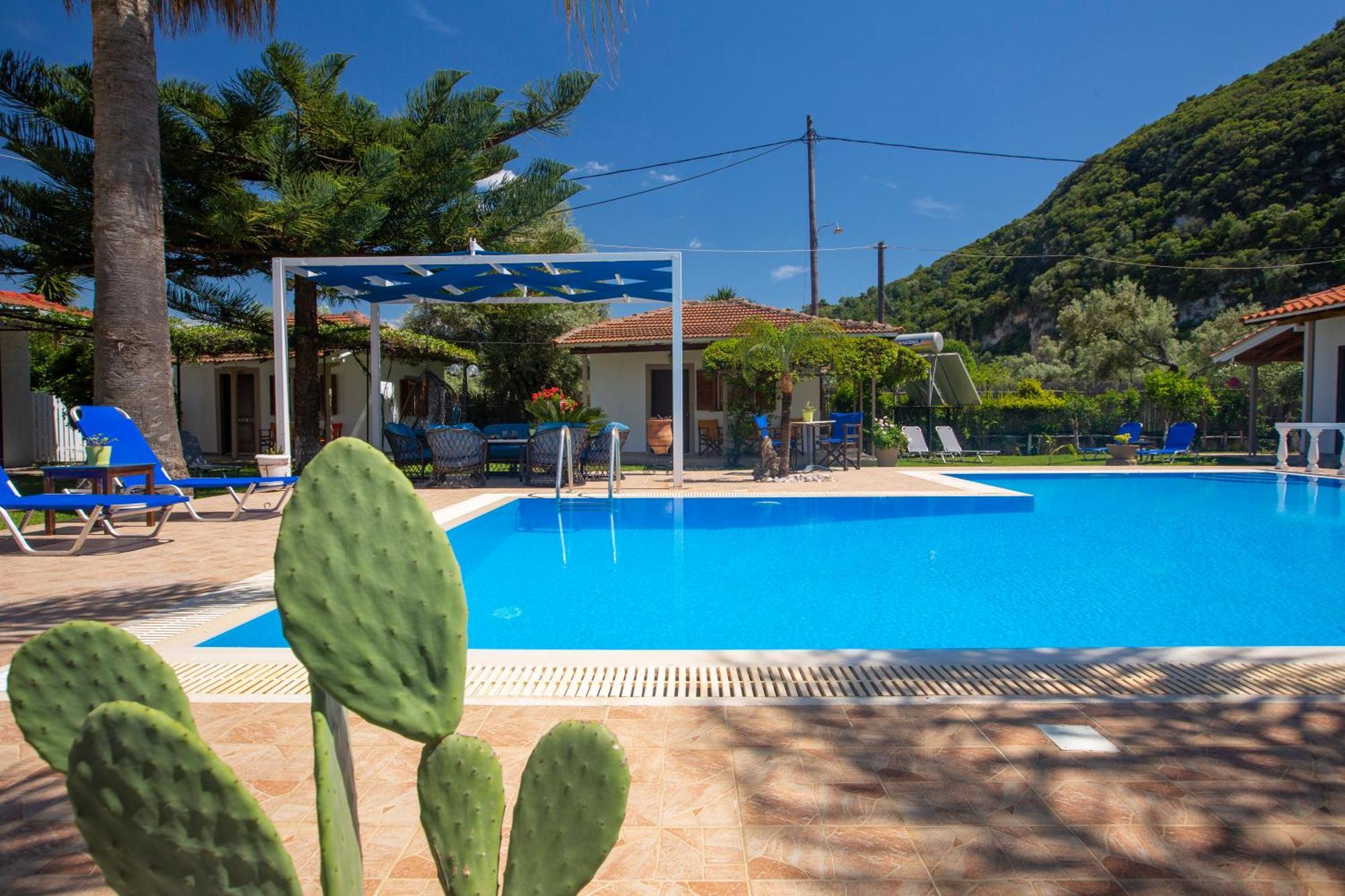 Villa Dimitris Apartments & Bungalows Frínion Екстериор снимка