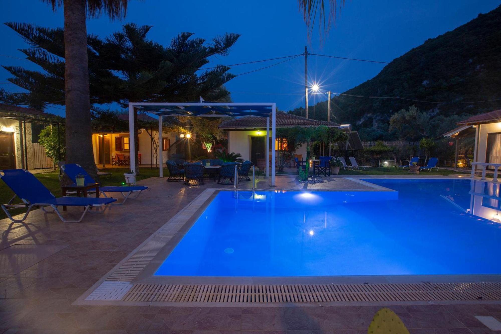 Villa Dimitris Apartments & Bungalows Frínion Екстериор снимка