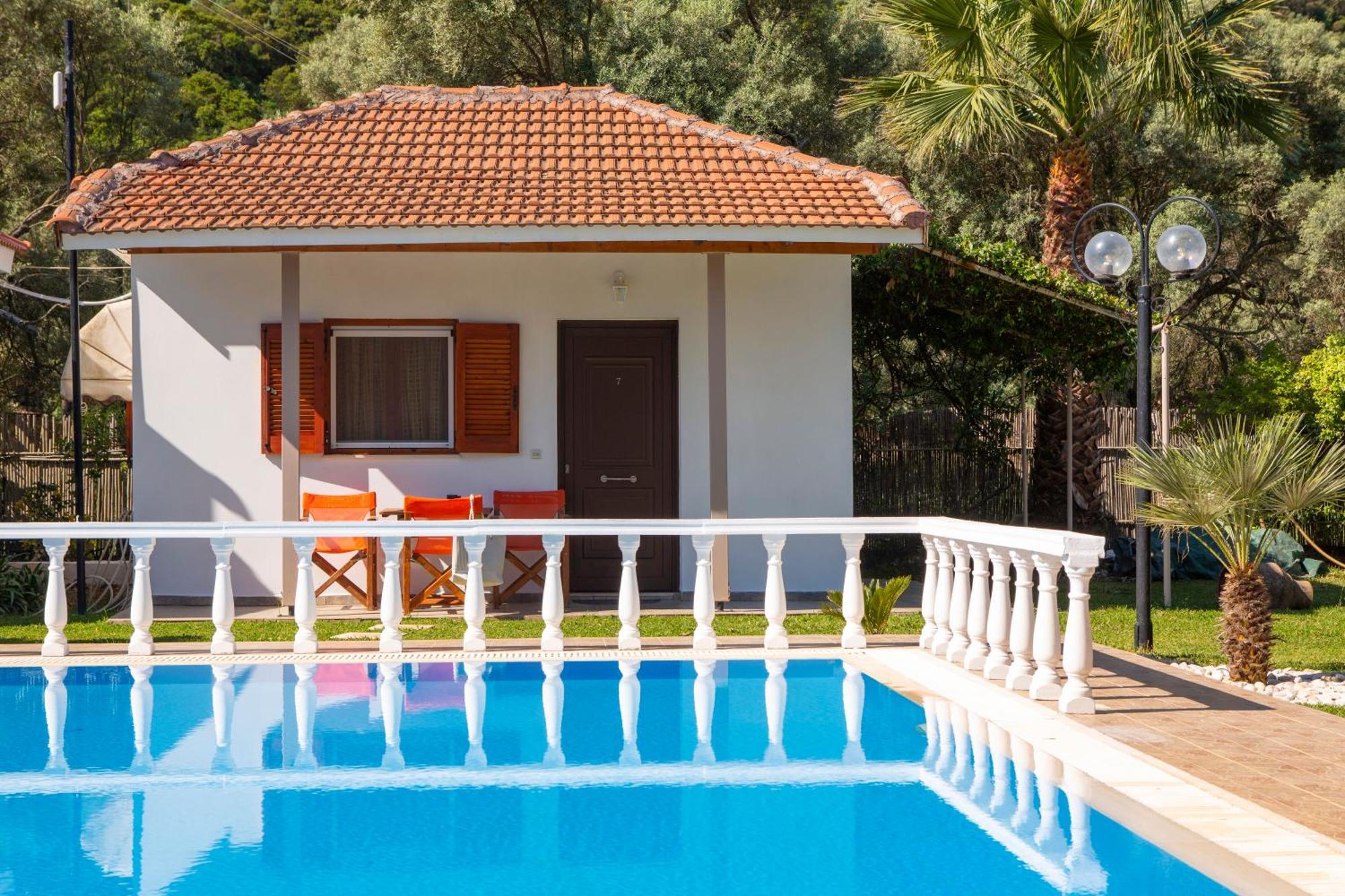 Villa Dimitris Apartments & Bungalows Frínion Екстериор снимка