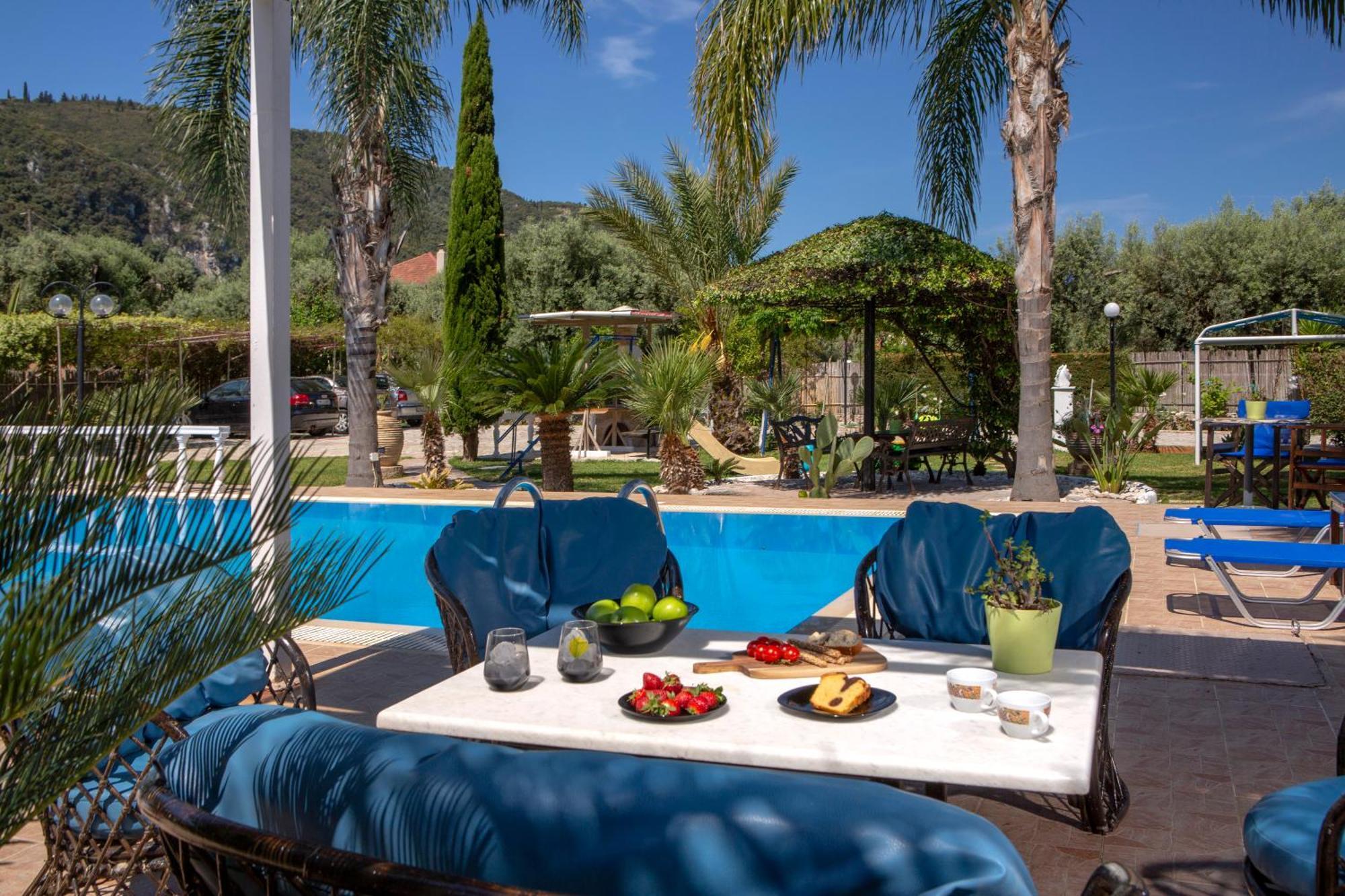 Villa Dimitris Apartments & Bungalows Frínion Екстериор снимка