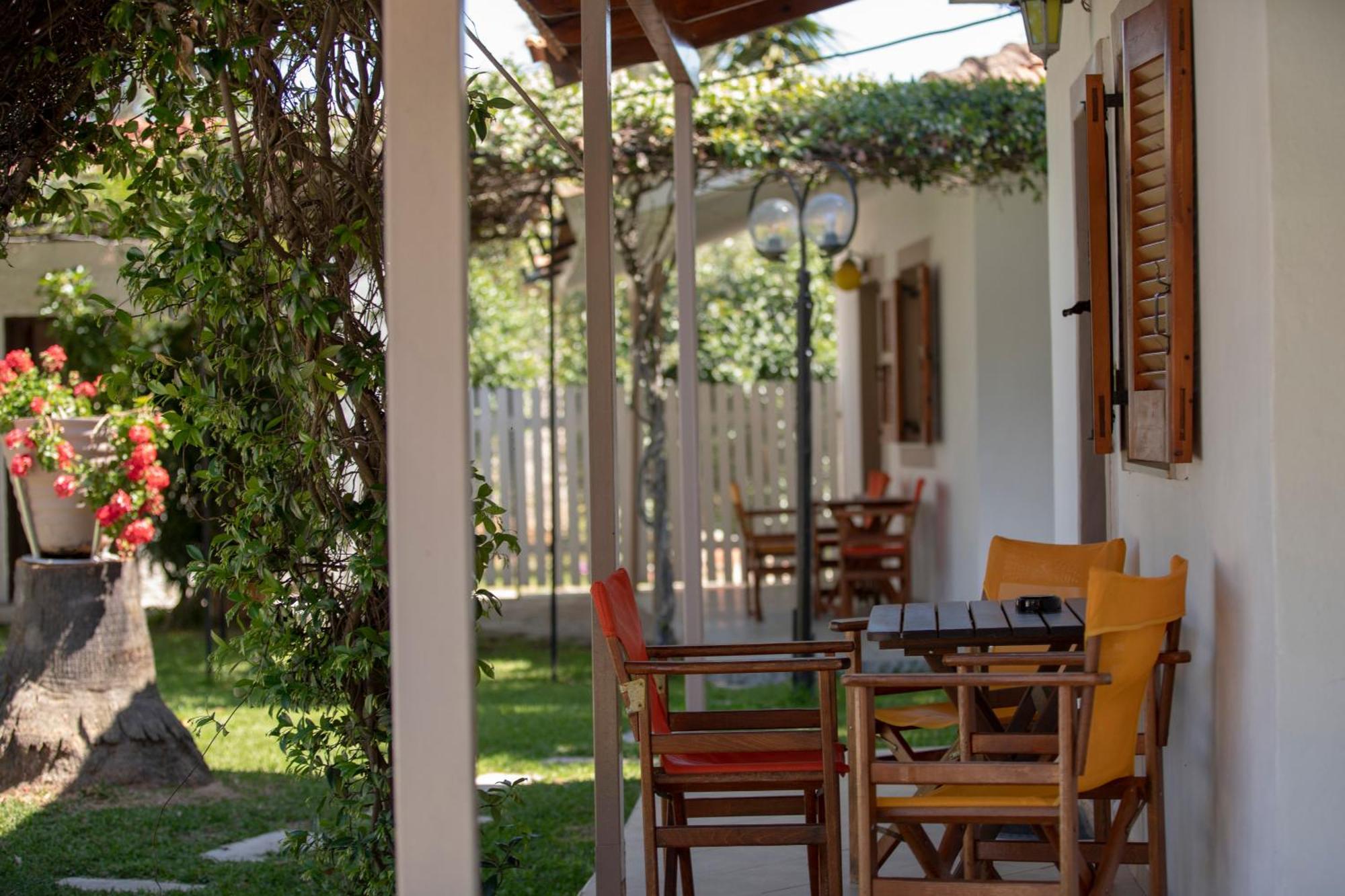 Villa Dimitris Apartments & Bungalows Frínion Екстериор снимка