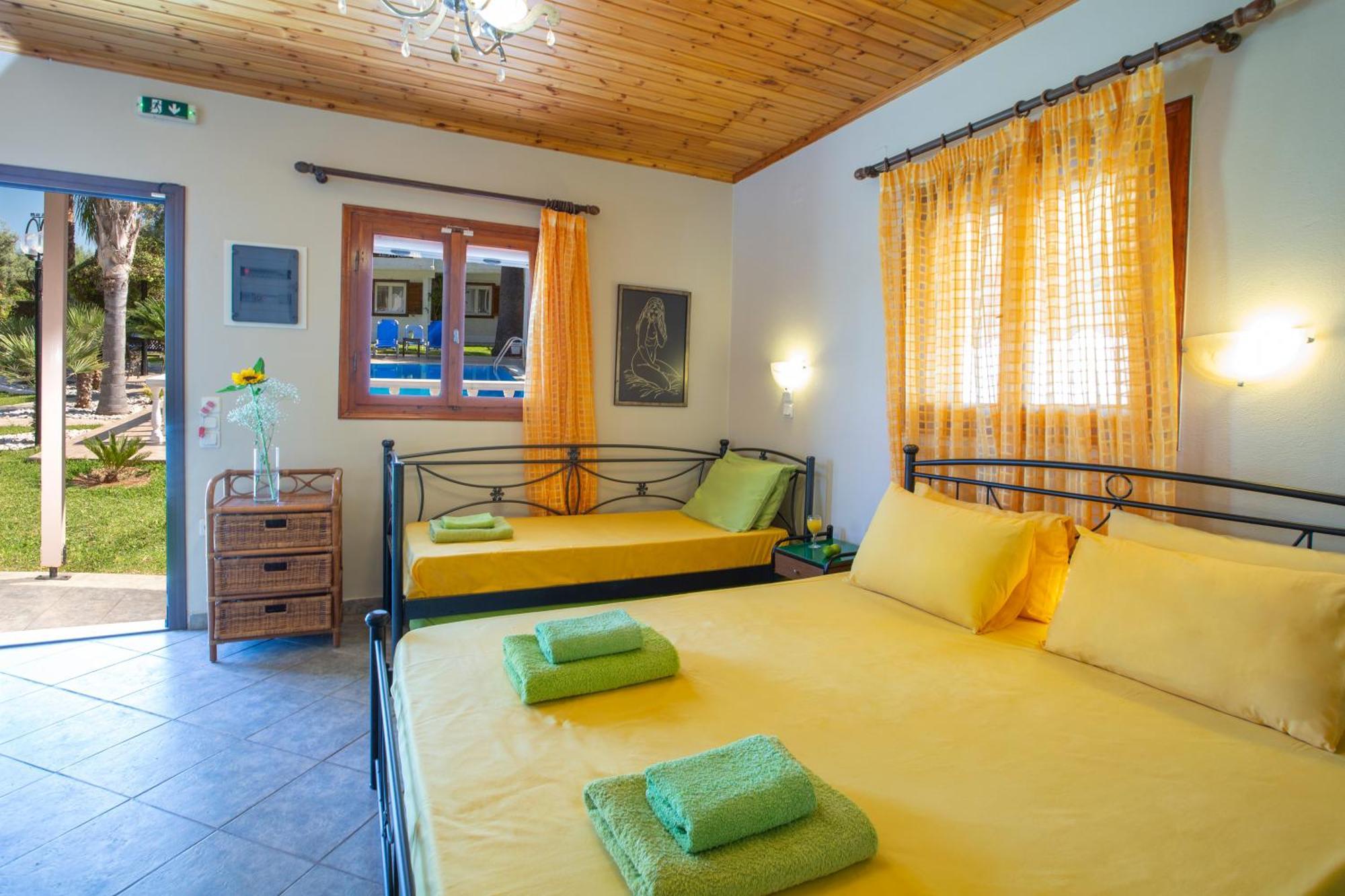 Villa Dimitris Apartments & Bungalows Frínion Екстериор снимка