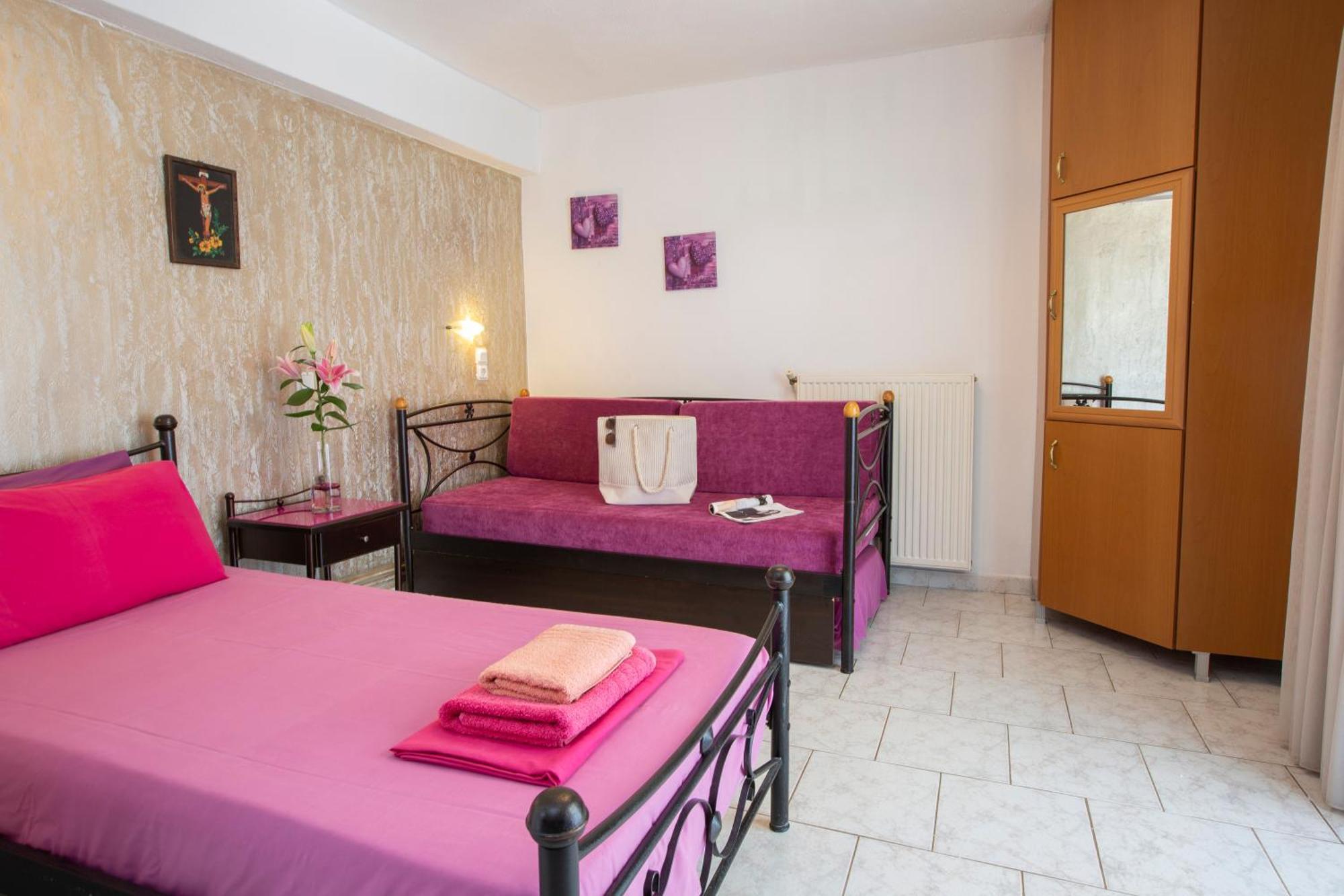 Villa Dimitris Apartments & Bungalows Frínion Екстериор снимка
