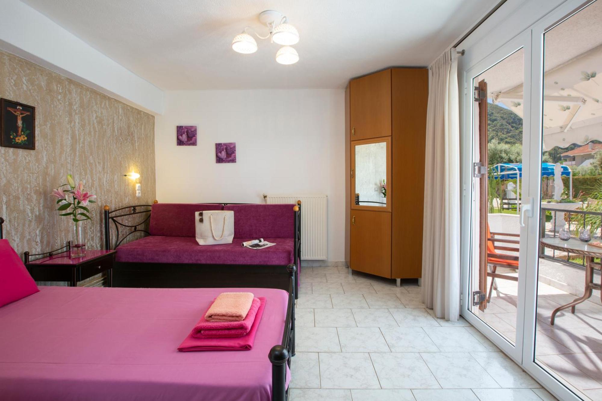 Villa Dimitris Apartments & Bungalows Frínion Екстериор снимка
