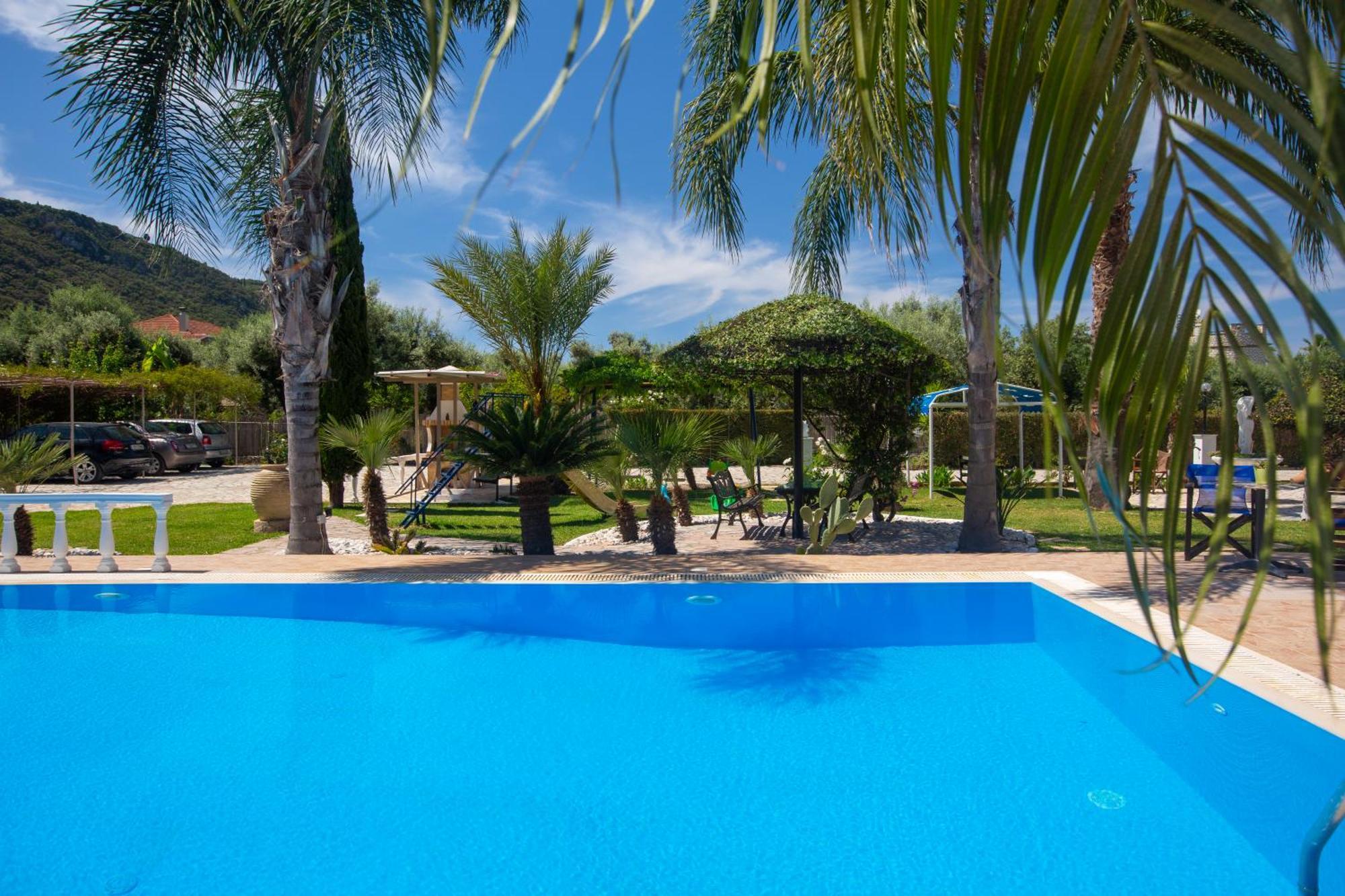 Villa Dimitris Apartments & Bungalows Frínion Екстериор снимка