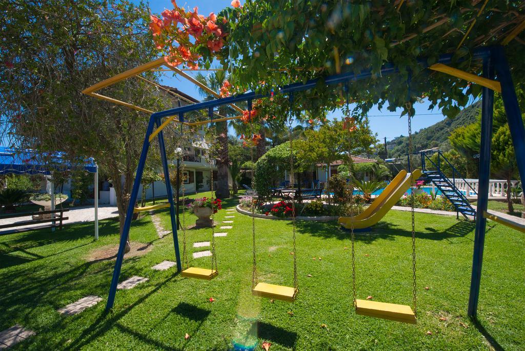 Villa Dimitris Apartments & Bungalows Frínion Екстериор снимка
