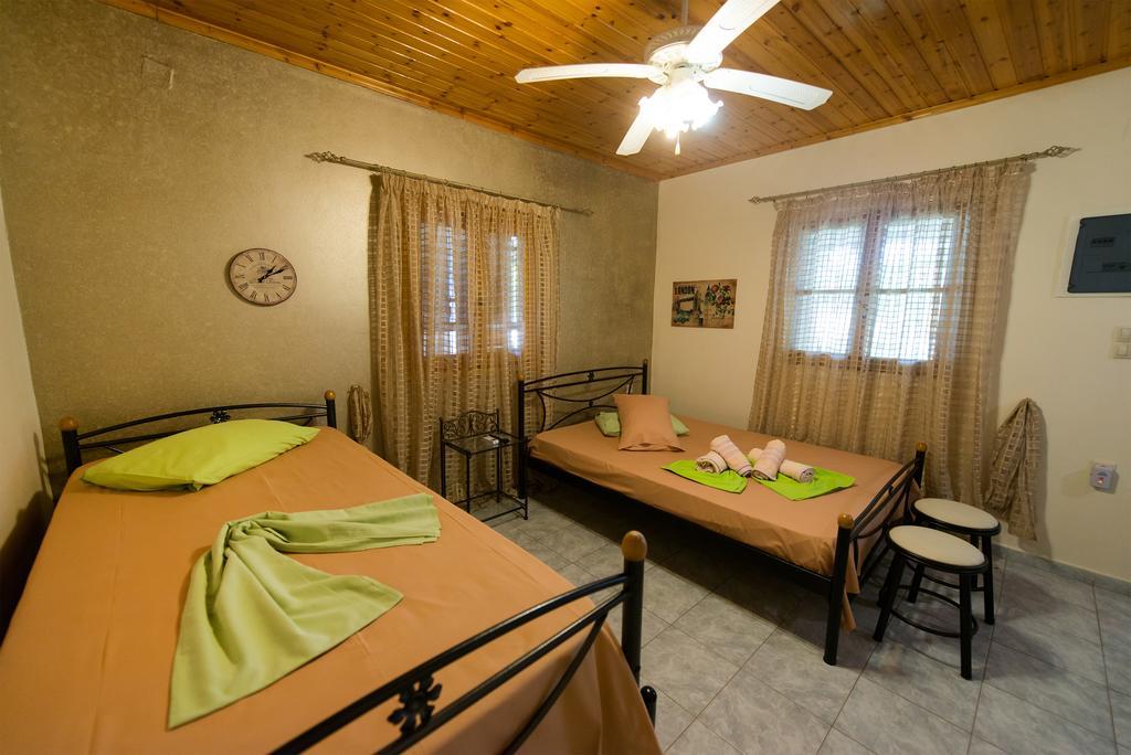 Villa Dimitris Apartments & Bungalows Frínion Екстериор снимка