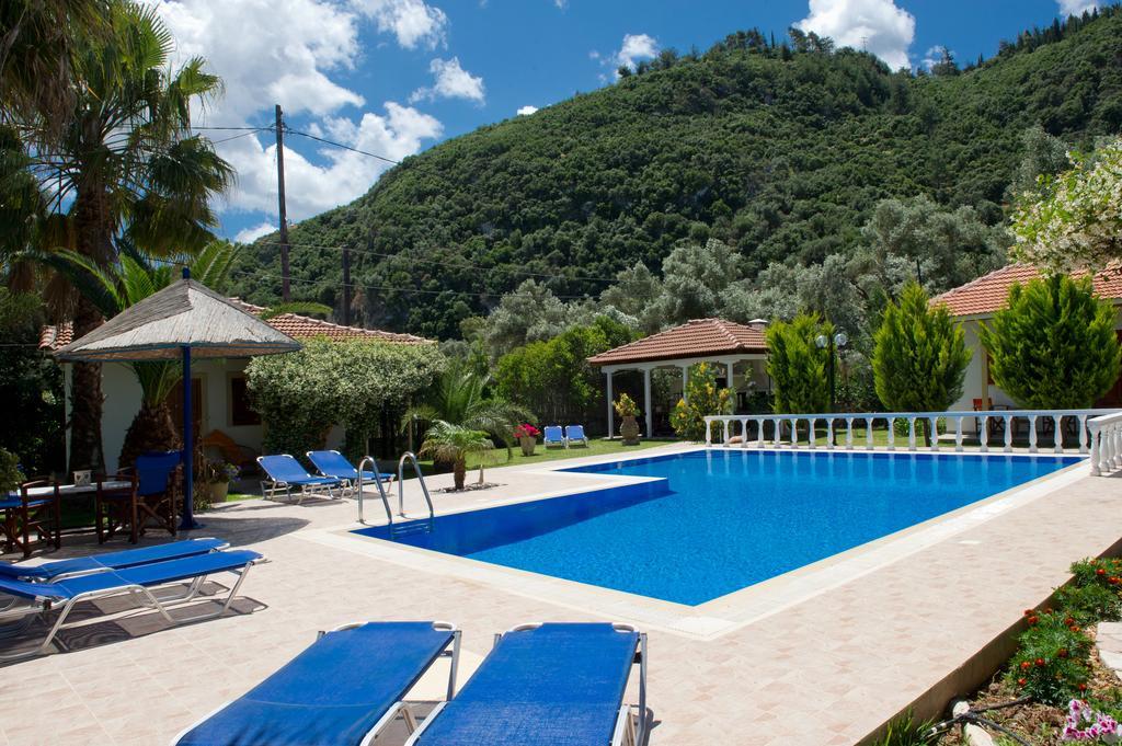 Villa Dimitris Apartments & Bungalows Frínion Екстериор снимка