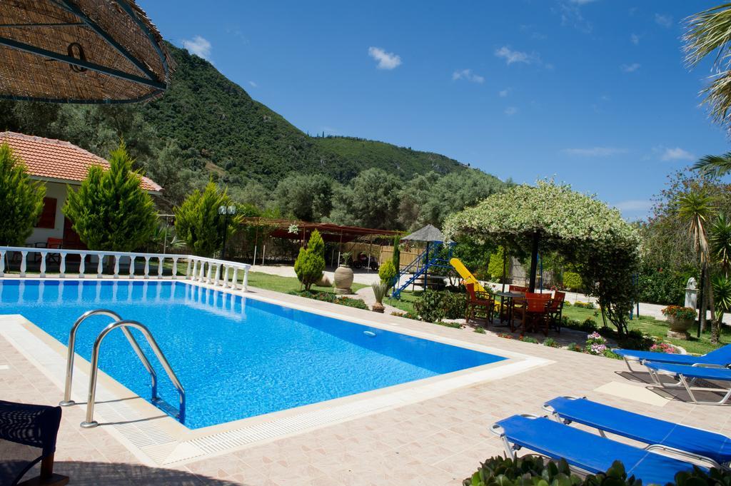 Villa Dimitris Apartments & Bungalows Frínion Екстериор снимка